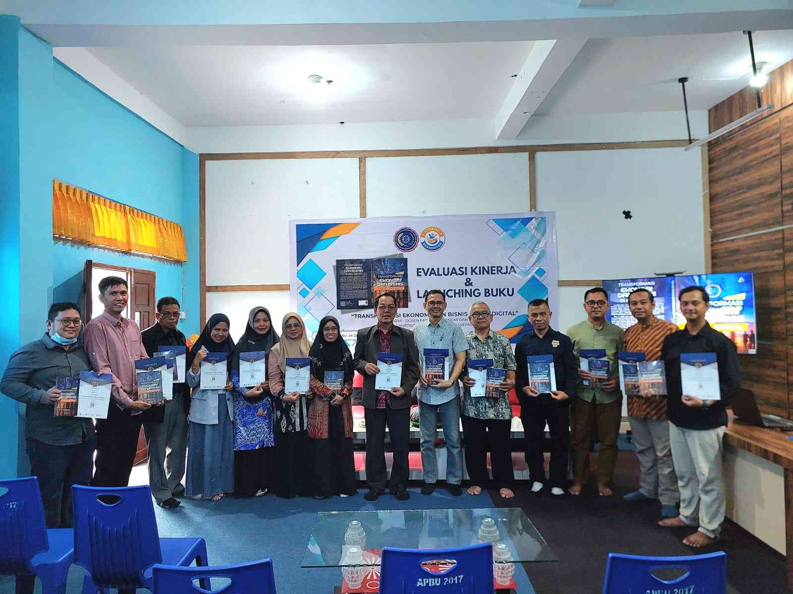 FEB UMPAR Laksanakan Evaluasi Kinerja dan Lanunching Buku "Transformasi Ekonomi Dan Bisnis DI Era Digital"